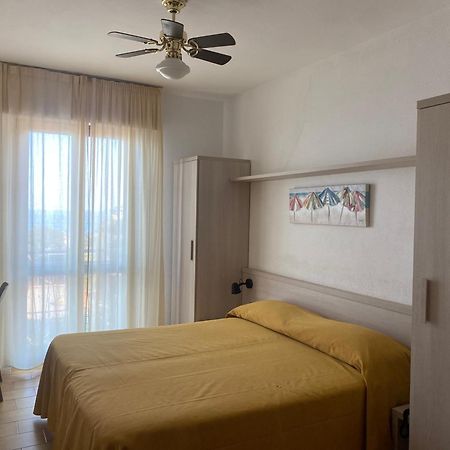 Ulivo Hotel Diano Marina Bagian luar foto