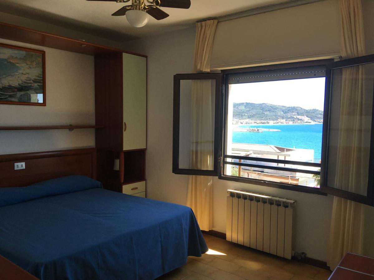 Ulivo Hotel Diano Marina Bagian luar foto