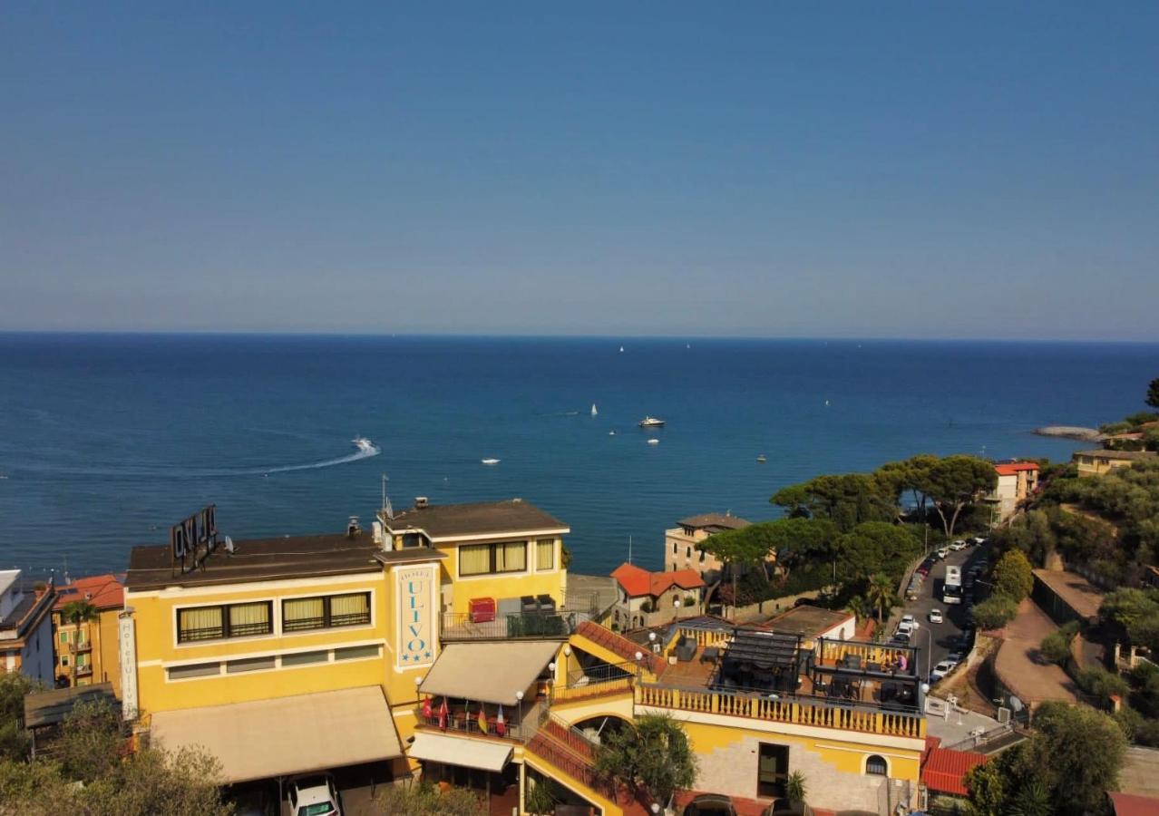 Ulivo Hotel Diano Marina Bagian luar foto