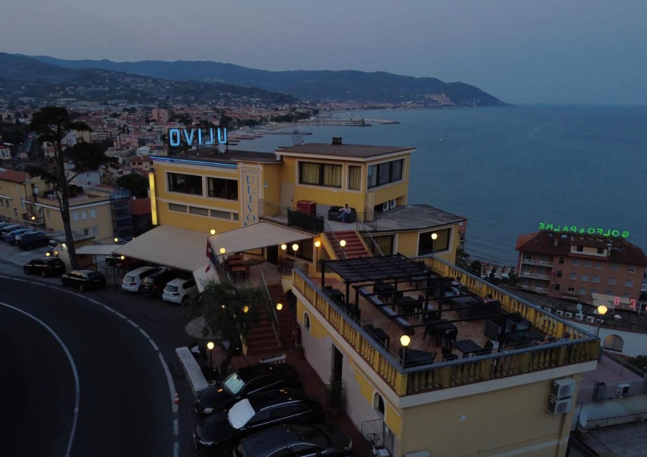 Ulivo Hotel Diano Marina Bagian luar foto