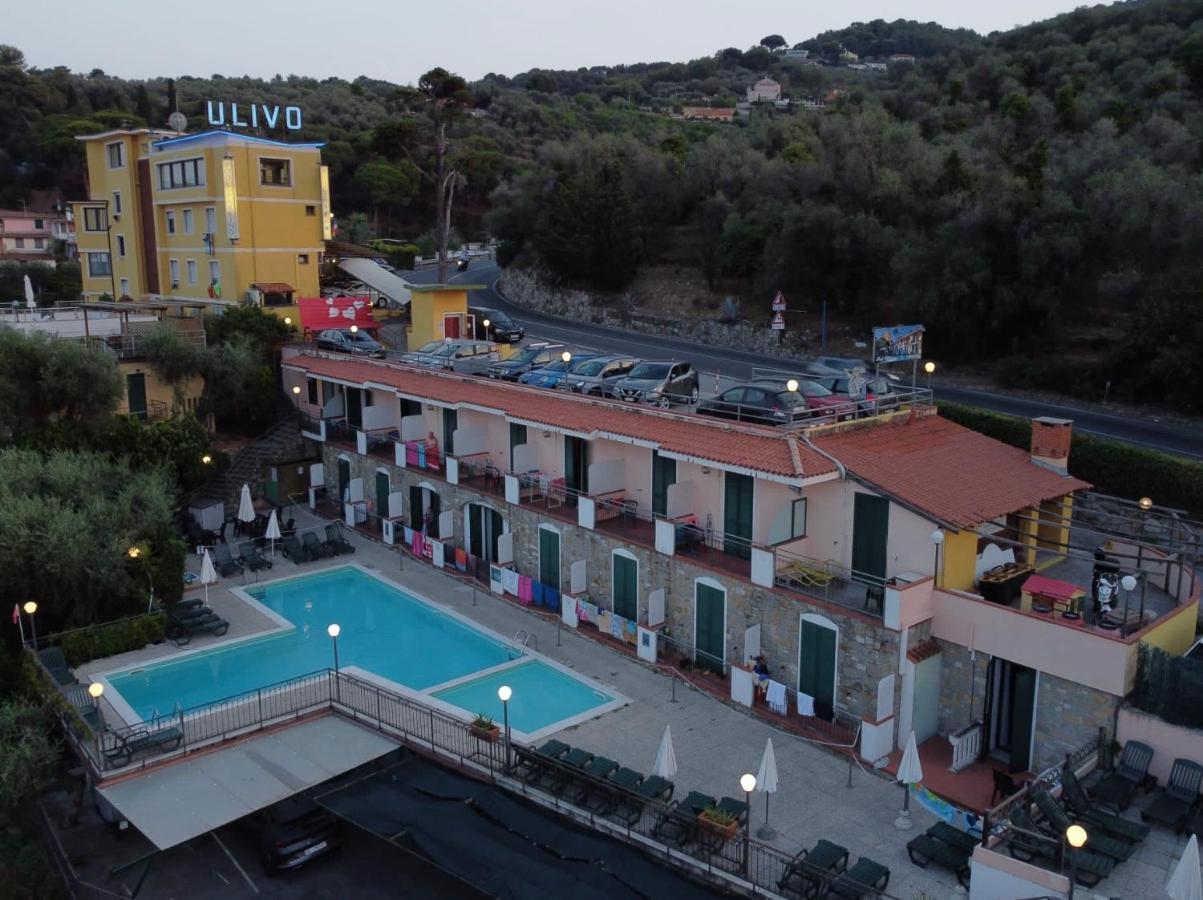 Ulivo Hotel Diano Marina Bagian luar foto