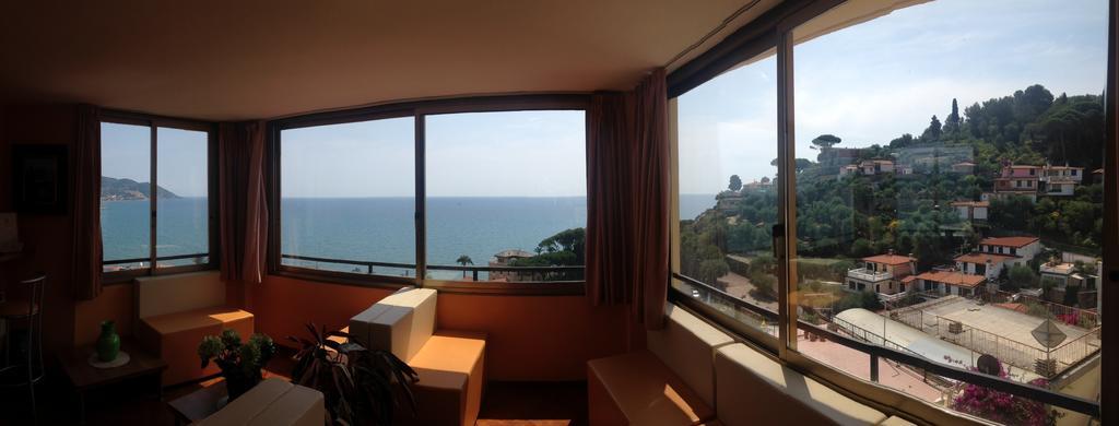 Ulivo Hotel Diano Marina Bagian luar foto