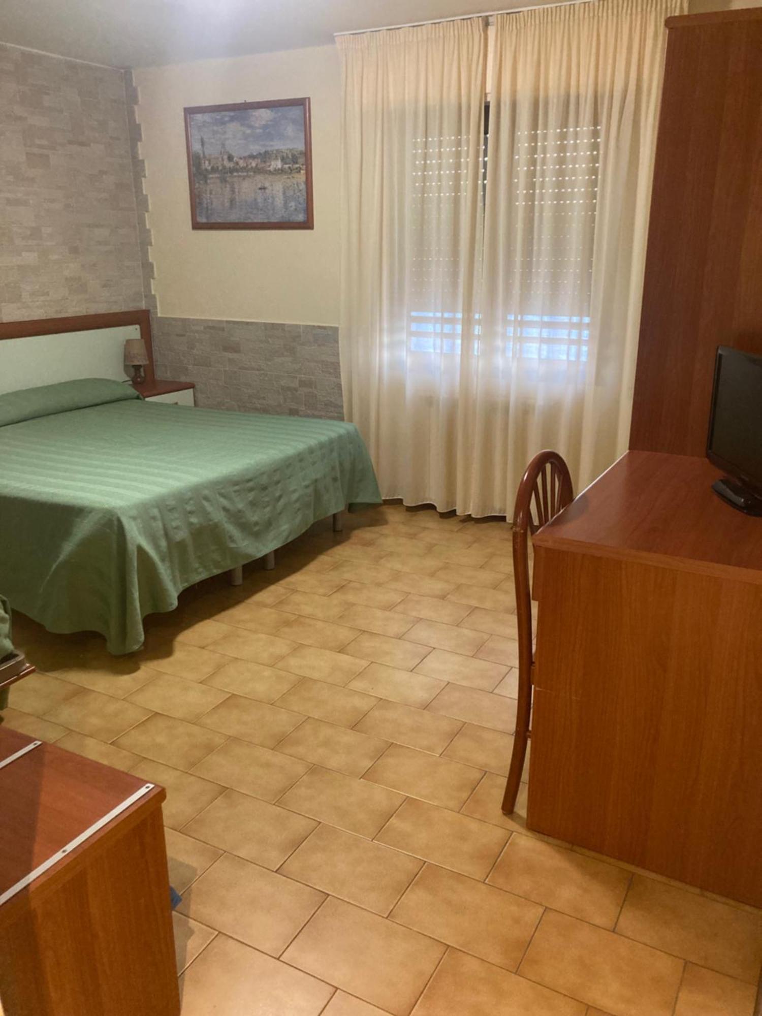 Ulivo Hotel Diano Marina Bagian luar foto