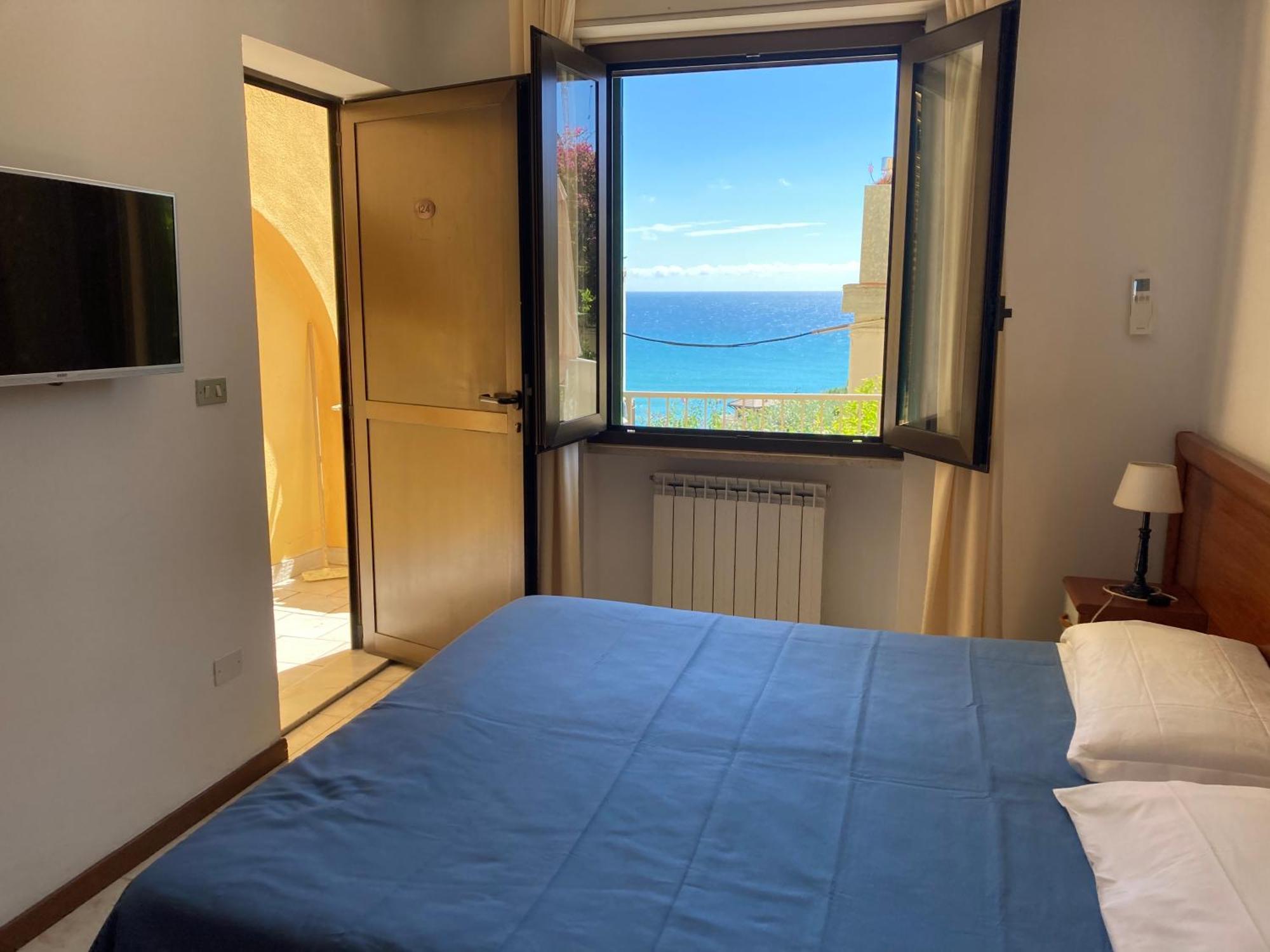 Ulivo Hotel Diano Marina Bagian luar foto