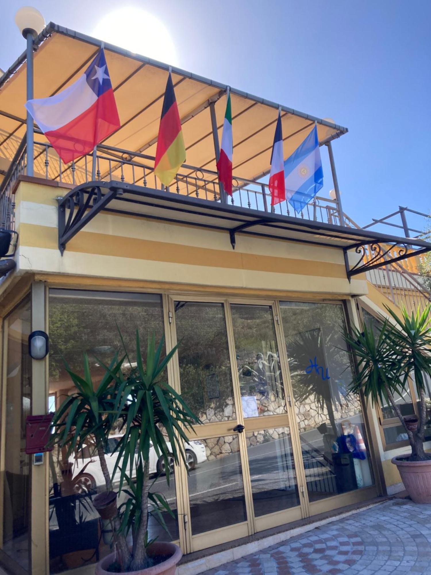 Ulivo Hotel Diano Marina Bagian luar foto