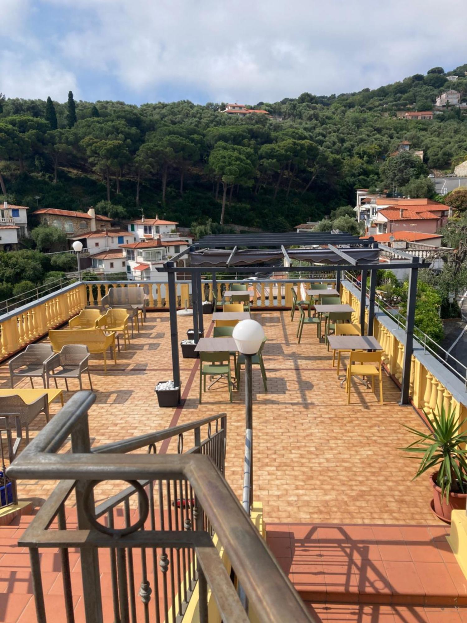 Ulivo Hotel Diano Marina Bagian luar foto