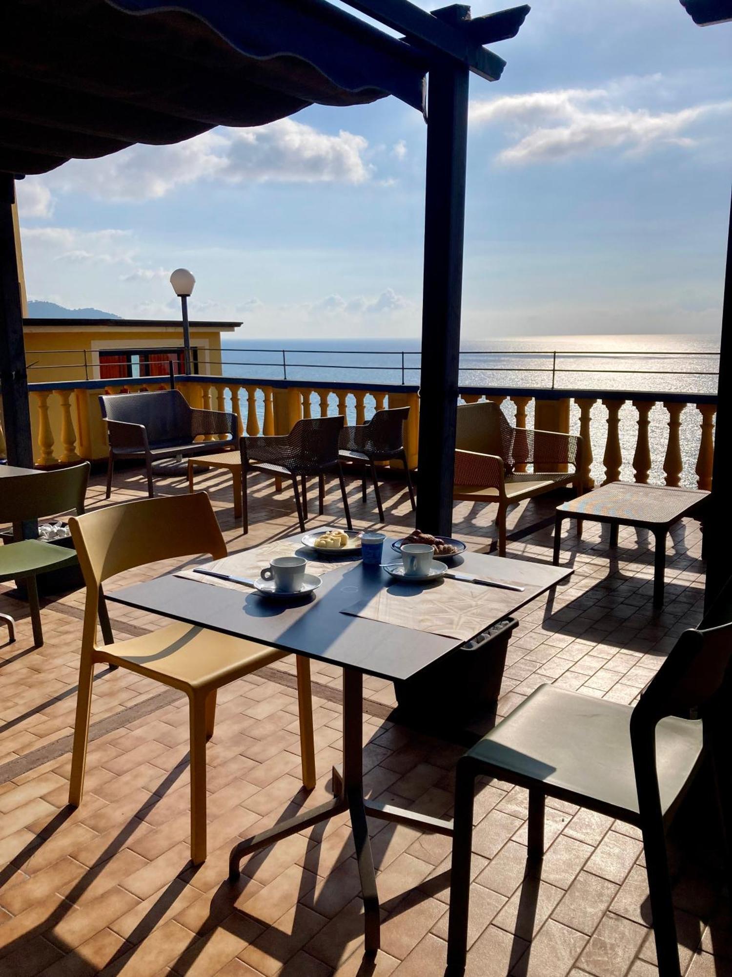 Ulivo Hotel Diano Marina Bagian luar foto