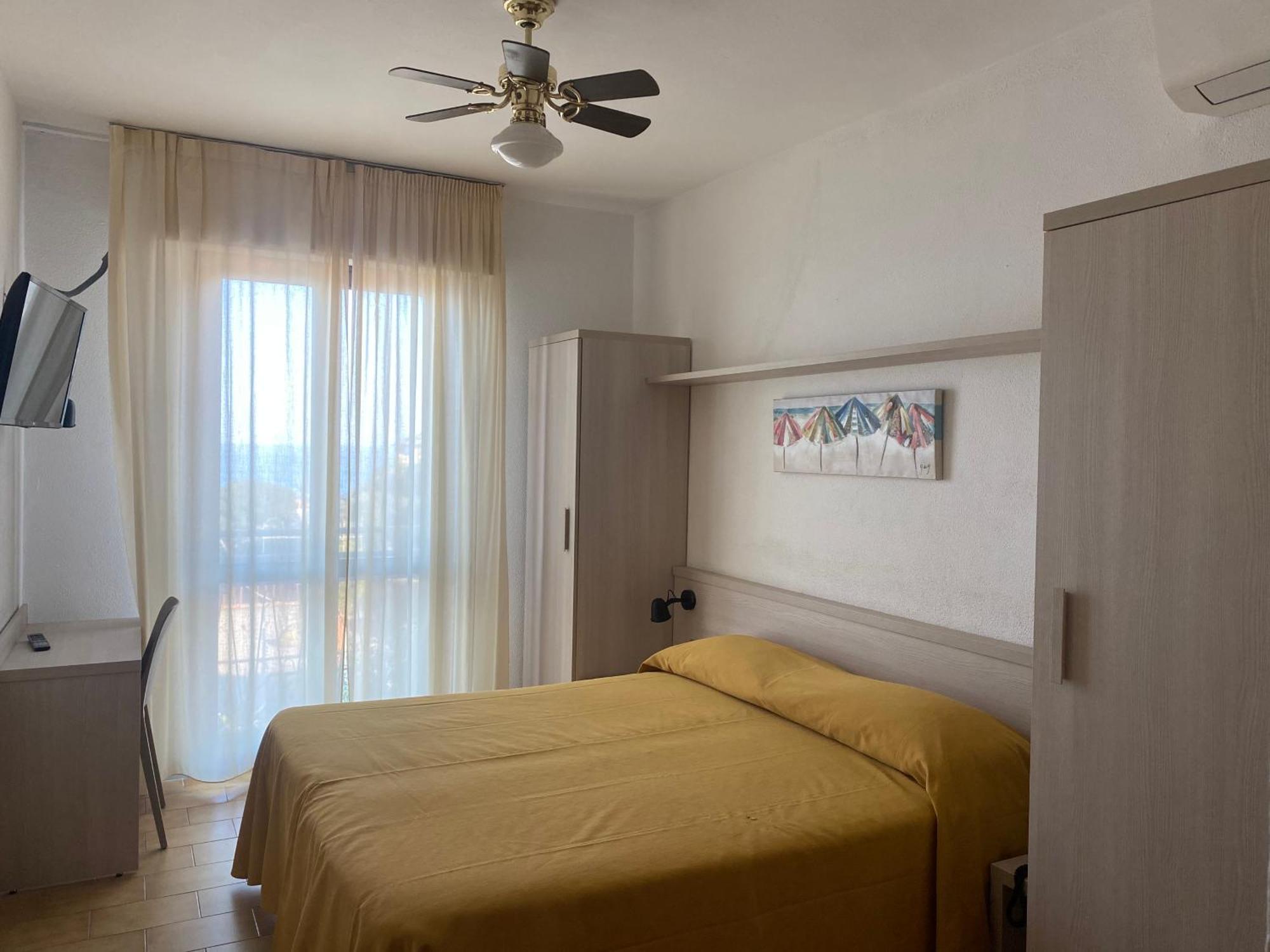 Ulivo Hotel Diano Marina Bagian luar foto