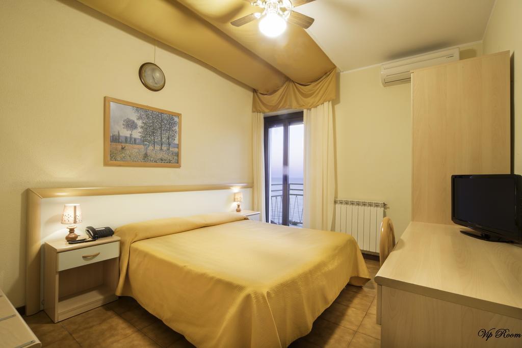 Ulivo Hotel Diano Marina Bagian luar foto