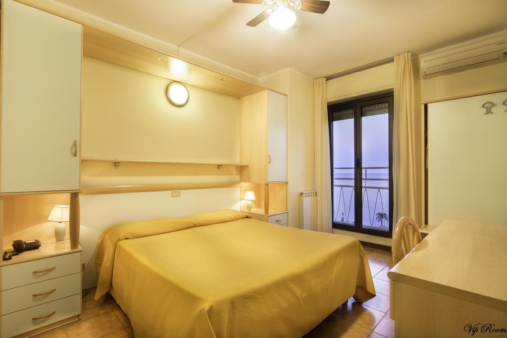 Ulivo Hotel Diano Marina Bagian luar foto