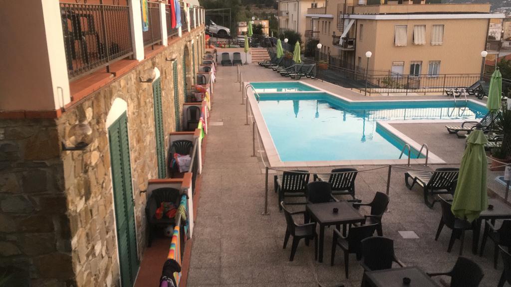 Ulivo Hotel Diano Marina Bagian luar foto