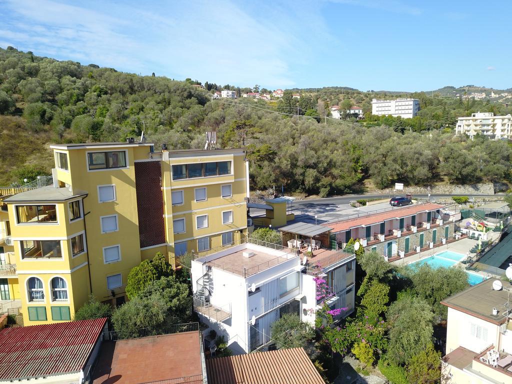 Ulivo Hotel Diano Marina Bagian luar foto